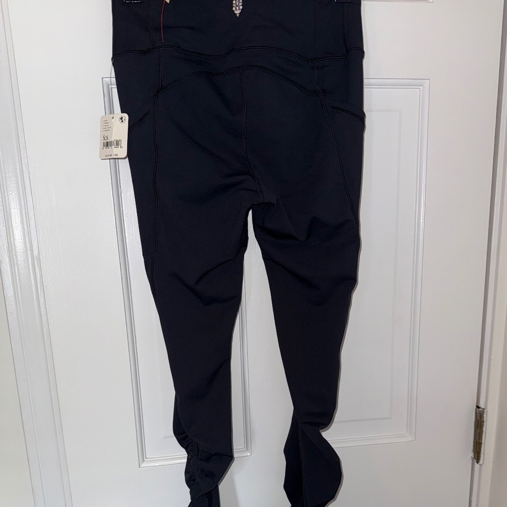 🏷️ NWT FP Movement Wonderland Warmth Black Leggings 🖤 - Picture 5 of 16